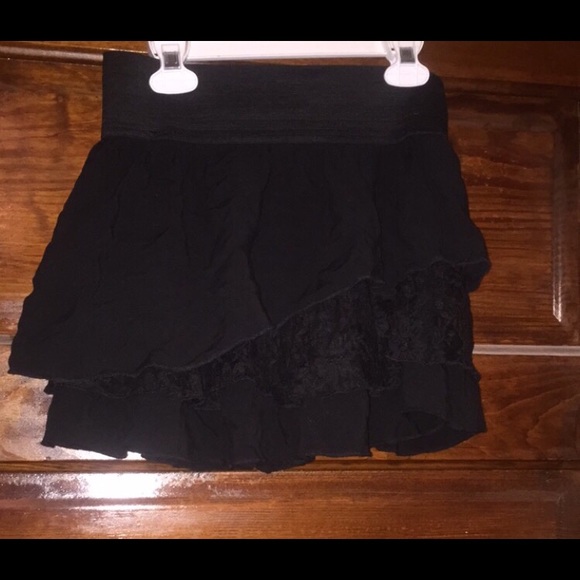 Cute Ruffle Mini Skirt - Picture 2 of 5